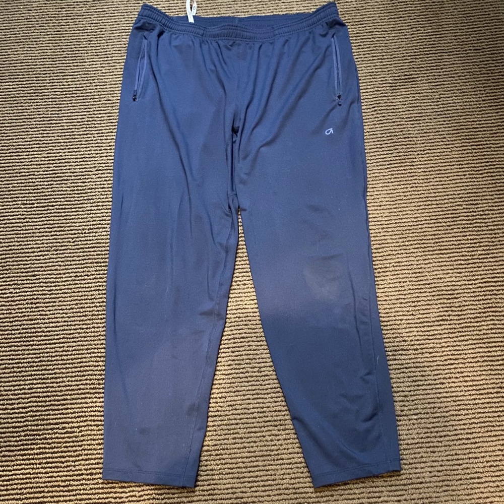 Men’s GapFit Joggers.